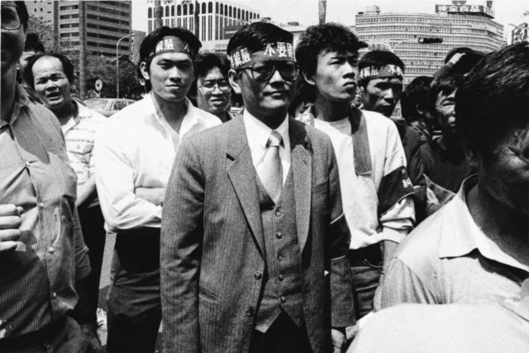 鄭南榕於八十年代爭取台灣民主化，致力推動台獨運動的社會運動者，1984年，與友人創辦了黨外運動雜誌《自由時代周刊》1989年，因涉嫌叛亂被傳喚出庭，拒絕被警方拘捕，在雜誌社內，自焚身亡。