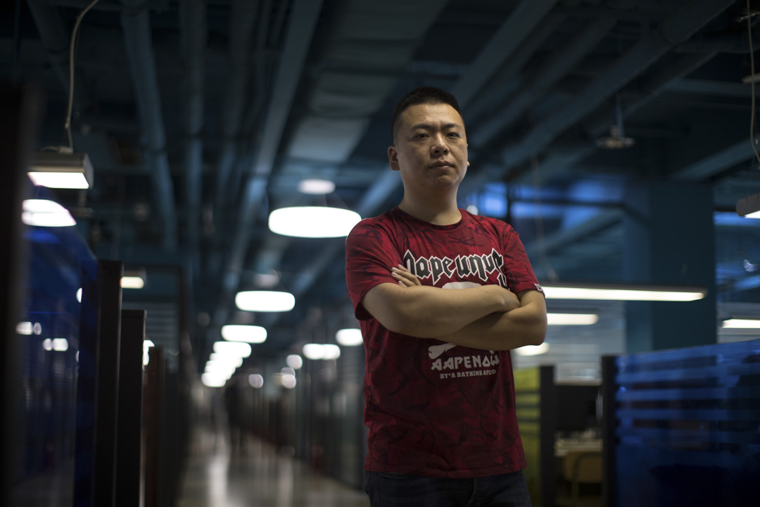 BasicFinder的數據標註公司CEO、31歲的杜霖始終相信,目前亂糟糟的數據標註行業最終會大浪淘沙,留下最專業的團隊。而市場仍不斷的膨脹,從公司打卡到監獄管理,再到道路監控、追捕逃犯,做數據標註、錄入的市場規模能達到百億級人民幣。