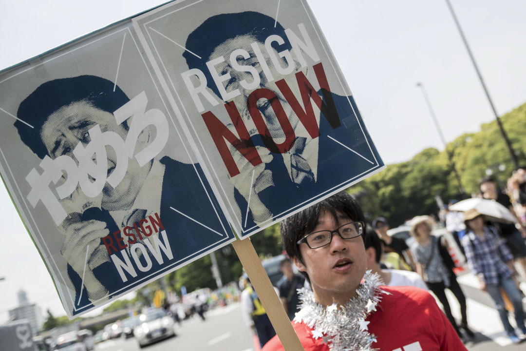 2018年5月1日,东京约万名工人请愿呼吁改善工人的权利和要求首相安倍晋三辞职。
