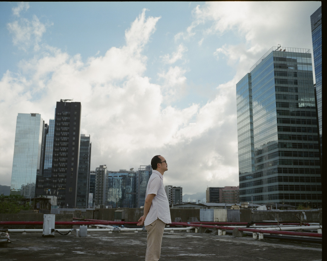 1977年福建出生的香港藝術家白雙全,7歲移居香港,2002年中文大學藝術系畢業,副修神學,畢業後16年沒有做過一份全職工作——全職藝術家除外。