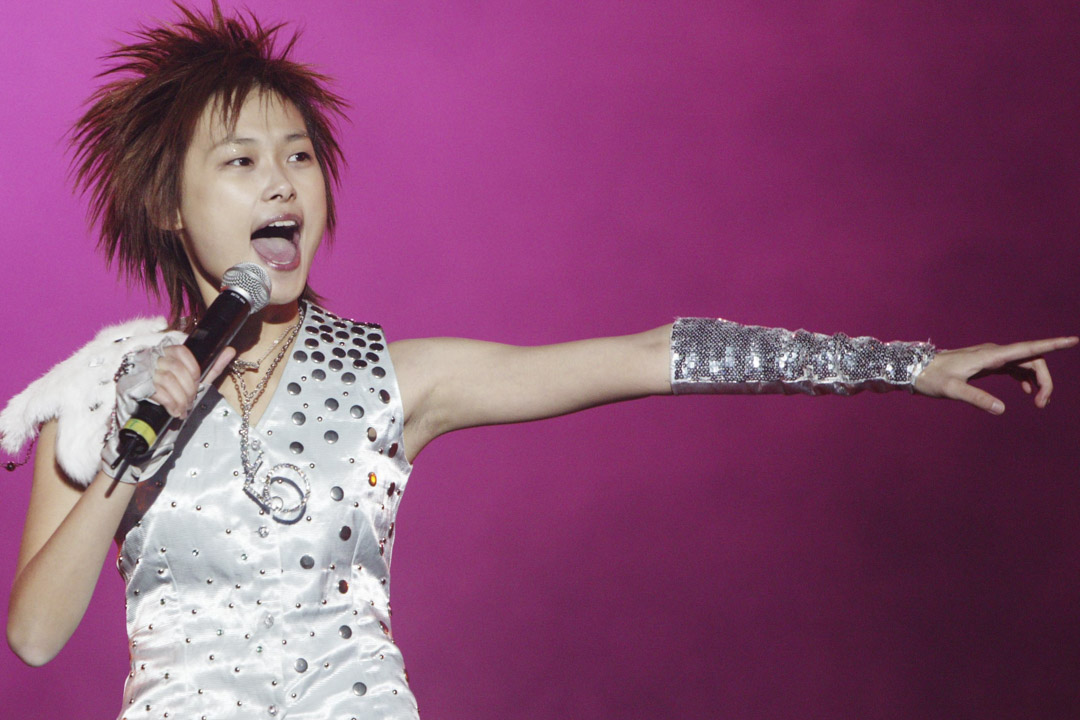 2005年11月27日,「超級女聲」在南京奧體中心舉行演唱會,李宇春在台上表演。