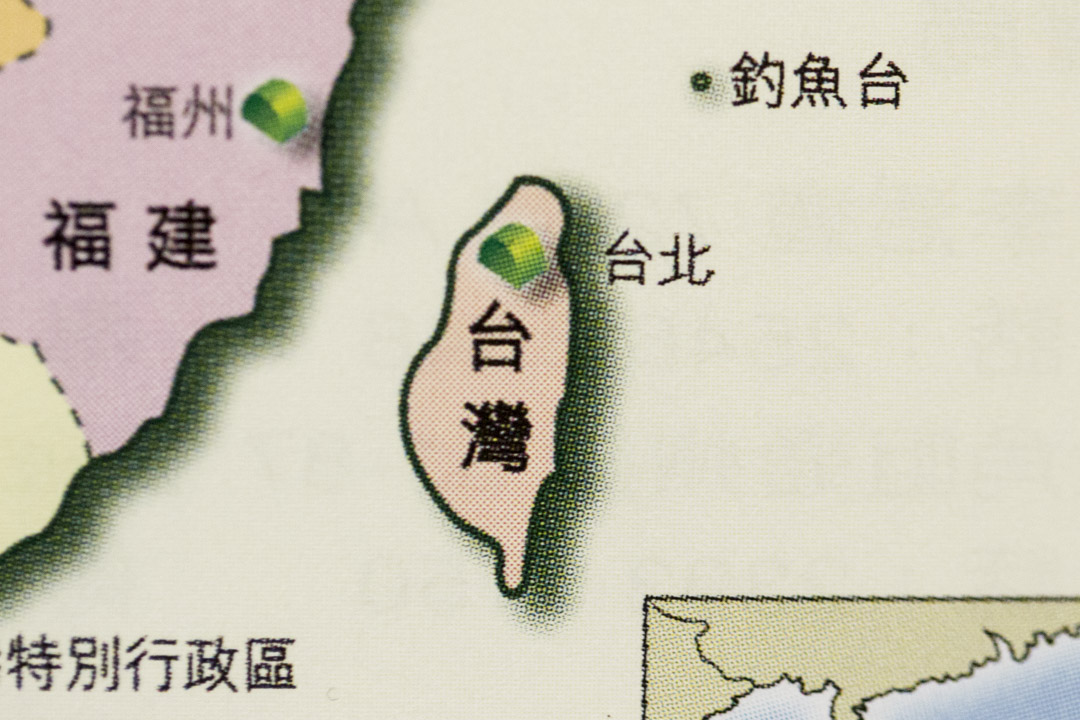 2009年初版的《中国历史3下》则加上钓鱼岛。