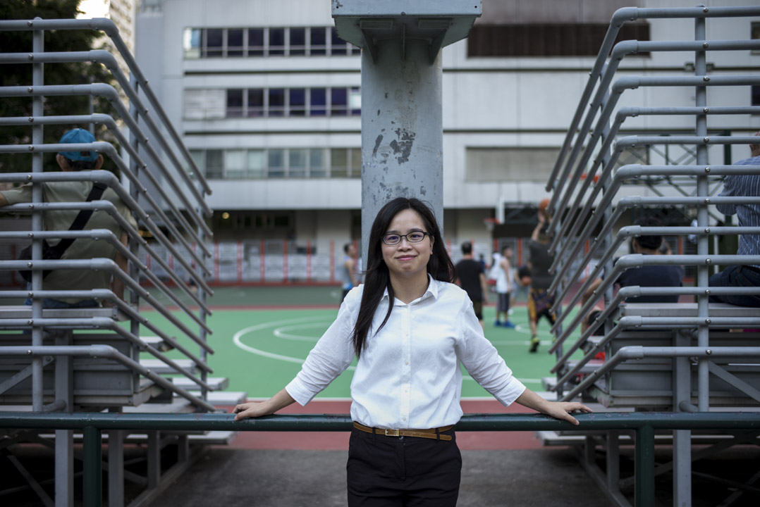 蘇綺雯大學實習時加入民主黨,畢業後成為民主黨九龍西分部職員,2015年在啟德南參選區議會,敗給建制派的何華漢。