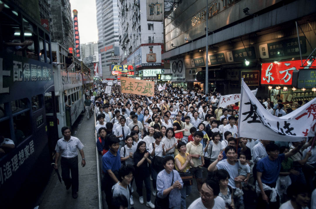 1989年,香港曾举行多场支援天安门学运的大型游行。其中1989年5月28日,响应北京学生号召的“全球华人民主大游行”,香港有150万人参与,为香港历史上最大规模的一次群众运动。
