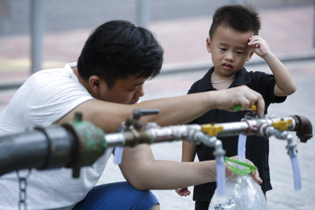 2015年的鉛水事件,李庭豐和蘇綺雯主力在倡議和運動層面,梁婉婷和何華漢則自行幫居民驗水驗血,甚至安排中醫義診、組織擔水義工隊等,結果梁婉婷和何華漢於同年的區議會選舉大勝。