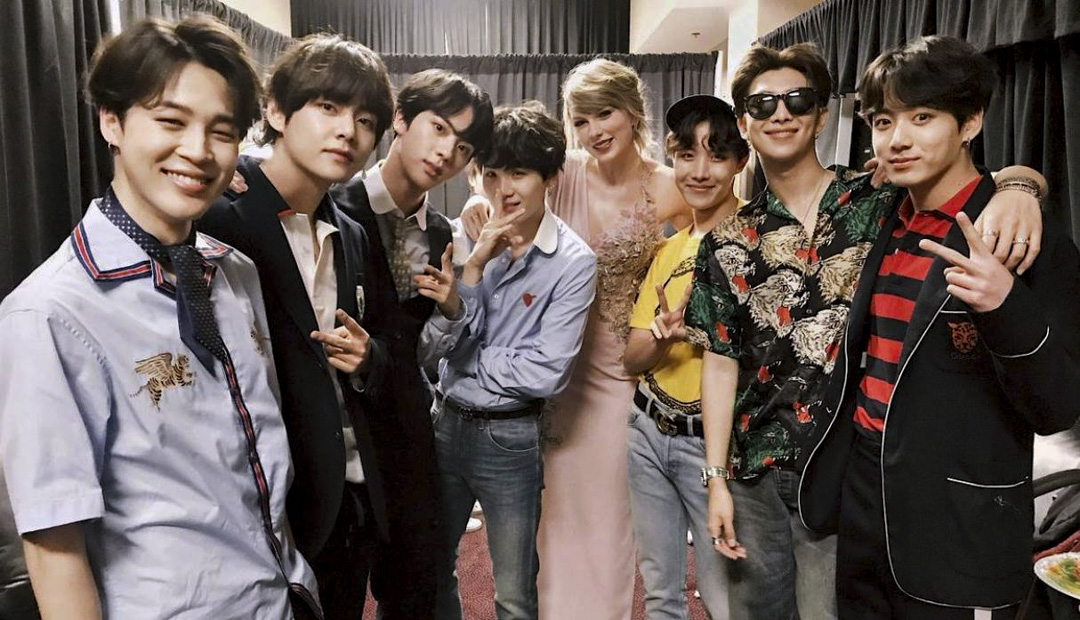 Taylor Swift通過個人IG公開了一張和防彈少年團在「2018 Billboard Music Awards」後台的合照,並寫道:「BTS so great meeting you,You\