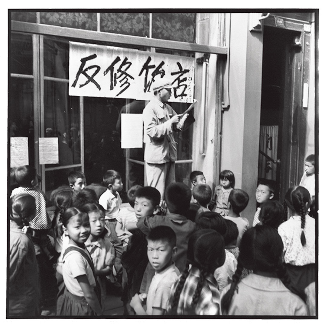 哈尔滨餐厅被改名成“反修饭店”。