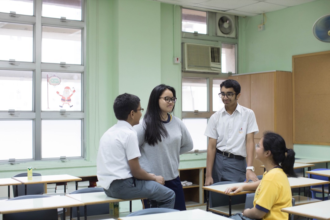 香港學生以華人為主,學科假設了學生擁有大量在地知識、並以他們的經驗和角度出發——但假如不屬這身份,事情就複雜多了。