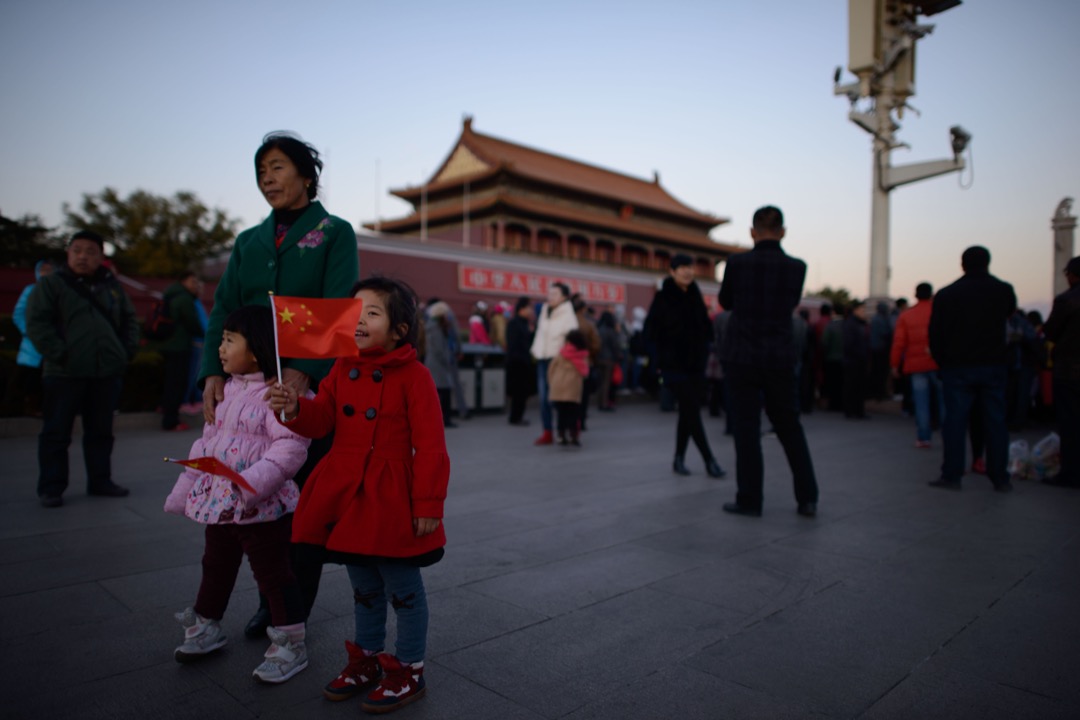 过去十多年以来,中国的人口出现的少子化、老龄化直接迫使政府多次调整计划生育政策。最新的政策,则是2016年的“全面二孩”,任何一对夫妇,均可生育两个孩子。