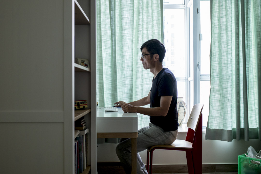 卢敬华说得最多的是,“我唔知”。作为纪录片导演,他无需认同受访者的说话。今次作为义工,首要任务是提供一个让她/他们发声的平台。
