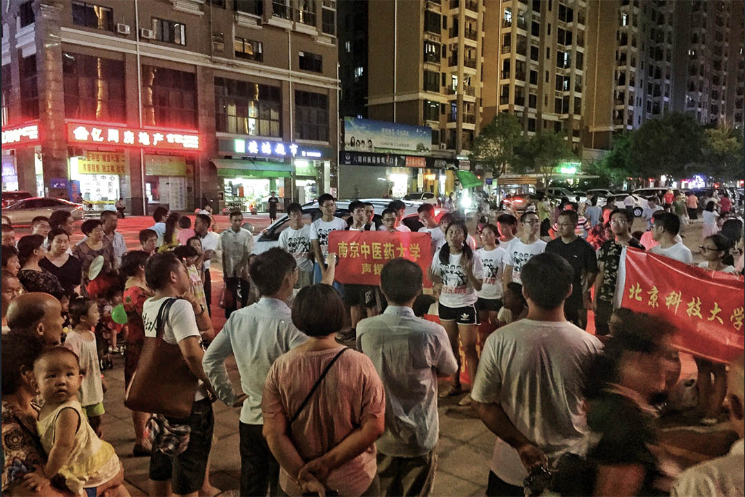 2018年8月14日來自北大，南大，北語，北科，南中醫，和湖南高校的新成員到達深圳，與佳士工人聲援團在街上宣傳理念。