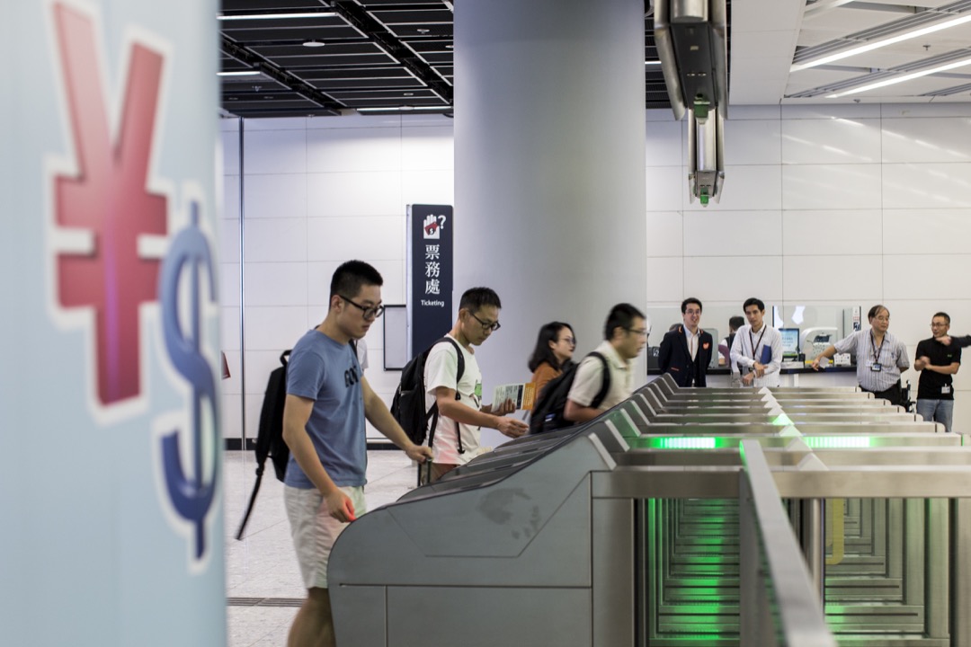 香港西九龙高铁站,入境香港的闸口。