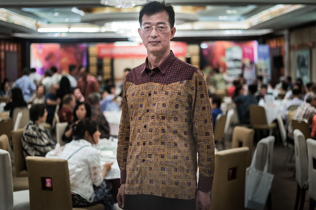 黃峻昇服務於外交體系將近30年,目前為駐印尼代表處組長。