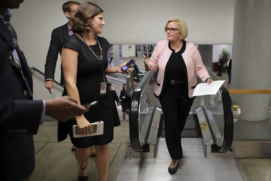 密蘇里州(Missouri)選舉中,民主黨籍參議員克萊爾·麥卡斯基(Claire McCaskill)在近期民調中一直緊咬着本該輕鬆領跑的霍利。