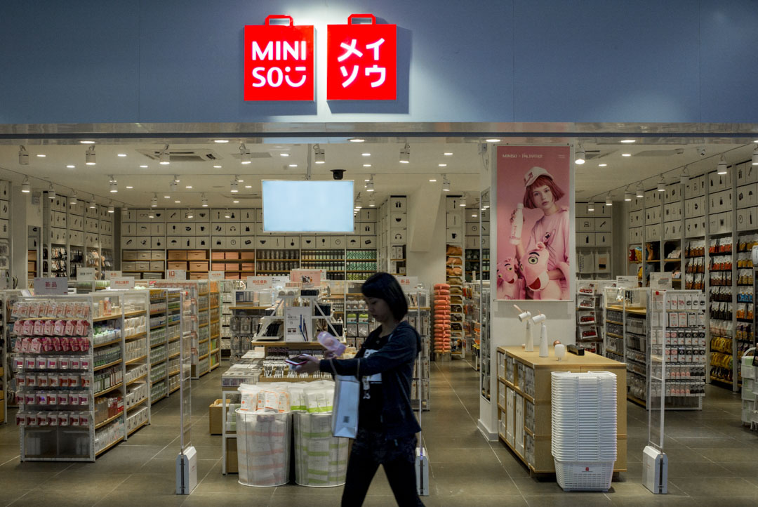 中國連鎖雜貨品牌名創優品宣布加入騰訊陣營，這個品牌於成立的四年間，已經開店2600多家。