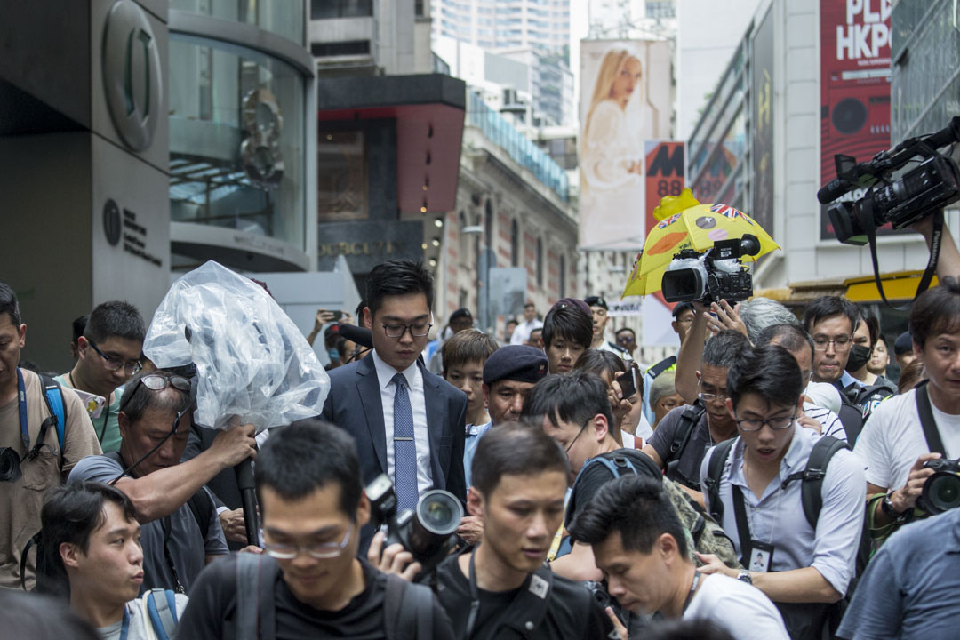 2018年8月14日,香港民族黨召集人陳浩天應邀到香港外國記者會(FCC)會址發表演講,離開時被大量記者追訪。
