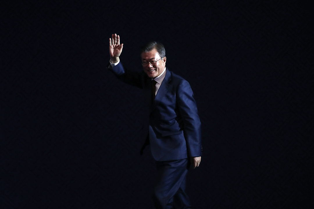 这半个多月来,文在寅一直扮演著金正恩的传声筒,金正恩的言谈内容,已成文在寅的重要政治资产。