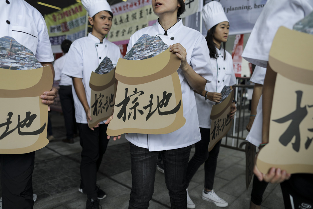 2018年10月10日,立法會門外有民間團體示威,要求發展棕地。