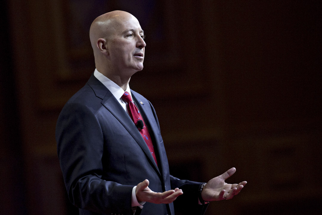 内布拉斯加州 (Nebraska)现任州长、共和党人皮特·李逵特(Pete Ricketts)政绩中规中矩,但在如此深红的州份内,胜负仍高。