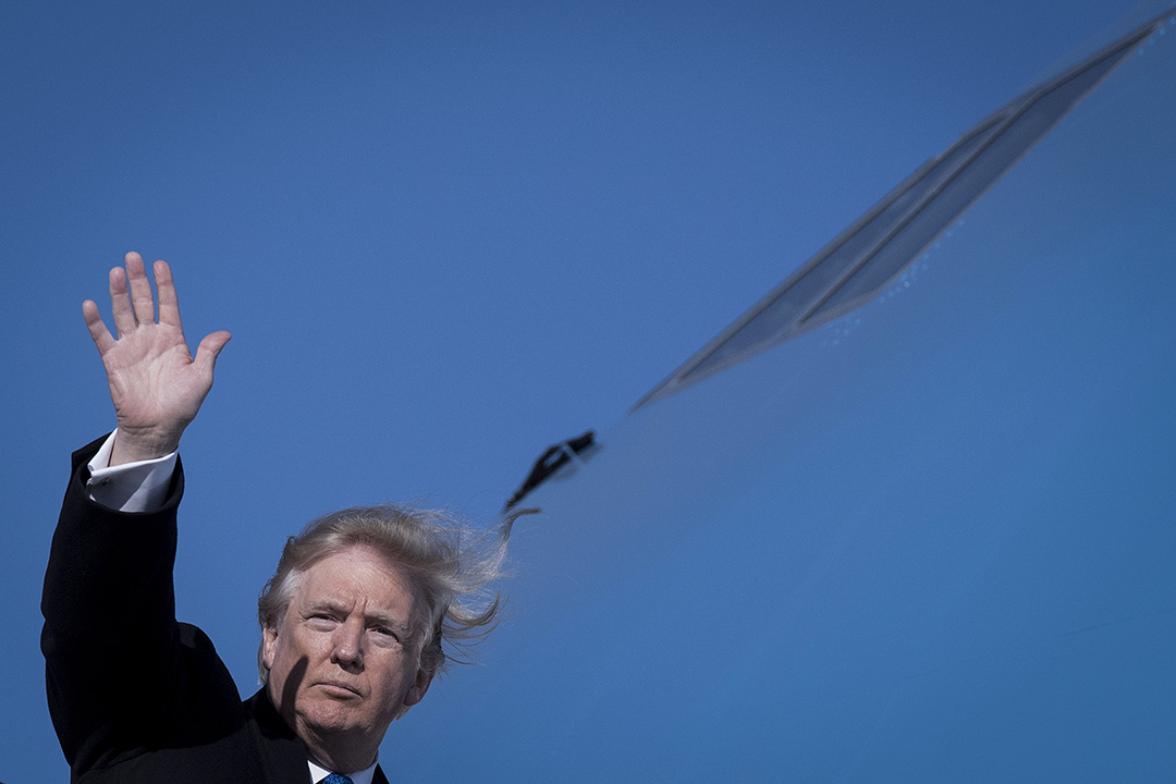 对比美国经济上的问题,更重要的是美国政治上的不稳定。具体而言:第一,美国中期选举;第二,特朗普是否会被弹劾;第三,特朗普能否连任。