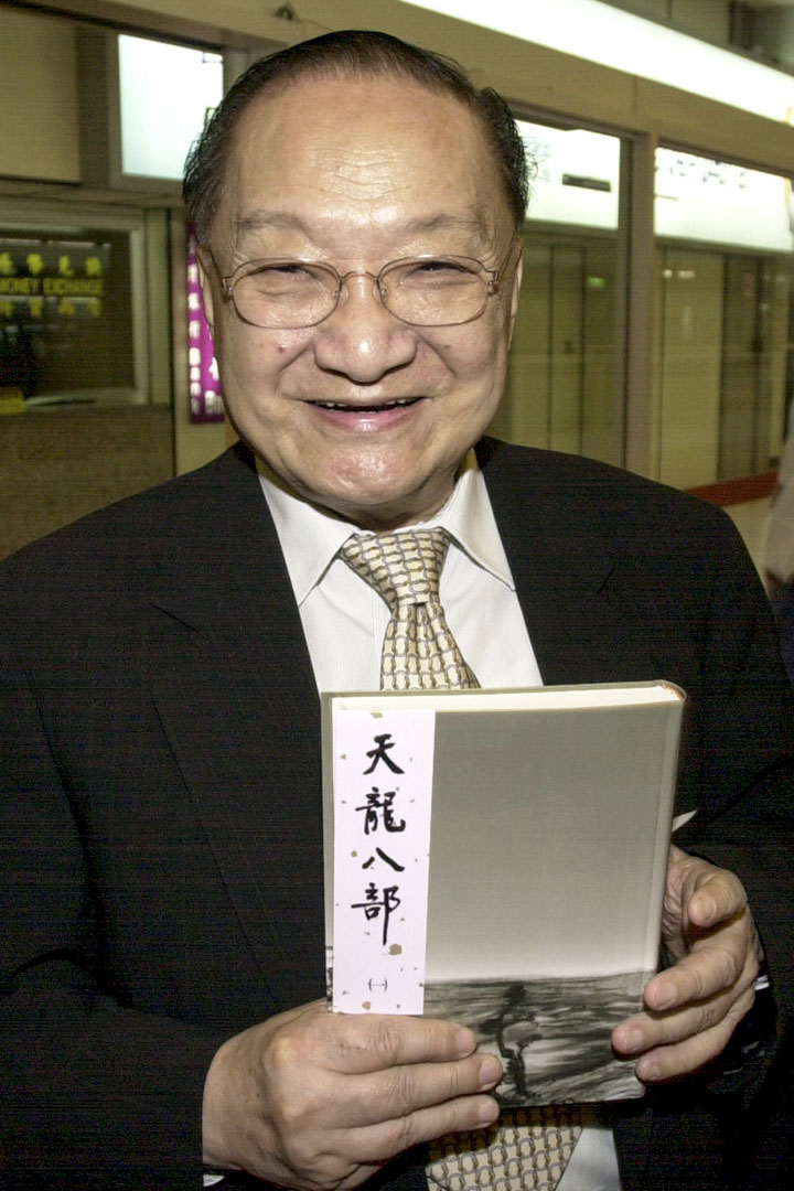 《天龍八部》中,金庸前所未有地對民族關係進行深刻反思,雖然還以漢人視角寫作,但已放棄了「漢人中心論」。作為小說,金庸沒有通過說教把反民族主義,反大漢族主義明確點出,但通過故事,無疑能讓讀者感受到其用心。