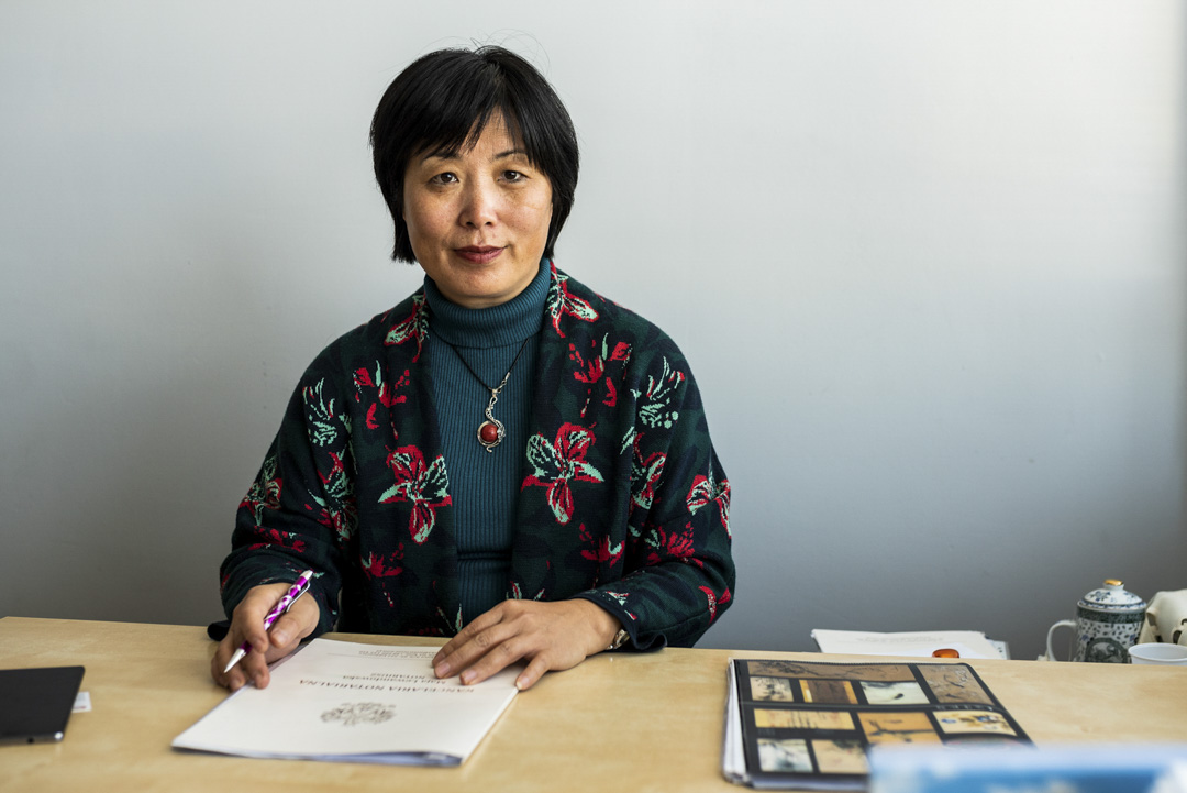 53歲的華人吳榕在沃爾卡開設「華商服務」公司，業務包括公司註冊、會計、合同、居留申請到全套的法律諮詢。