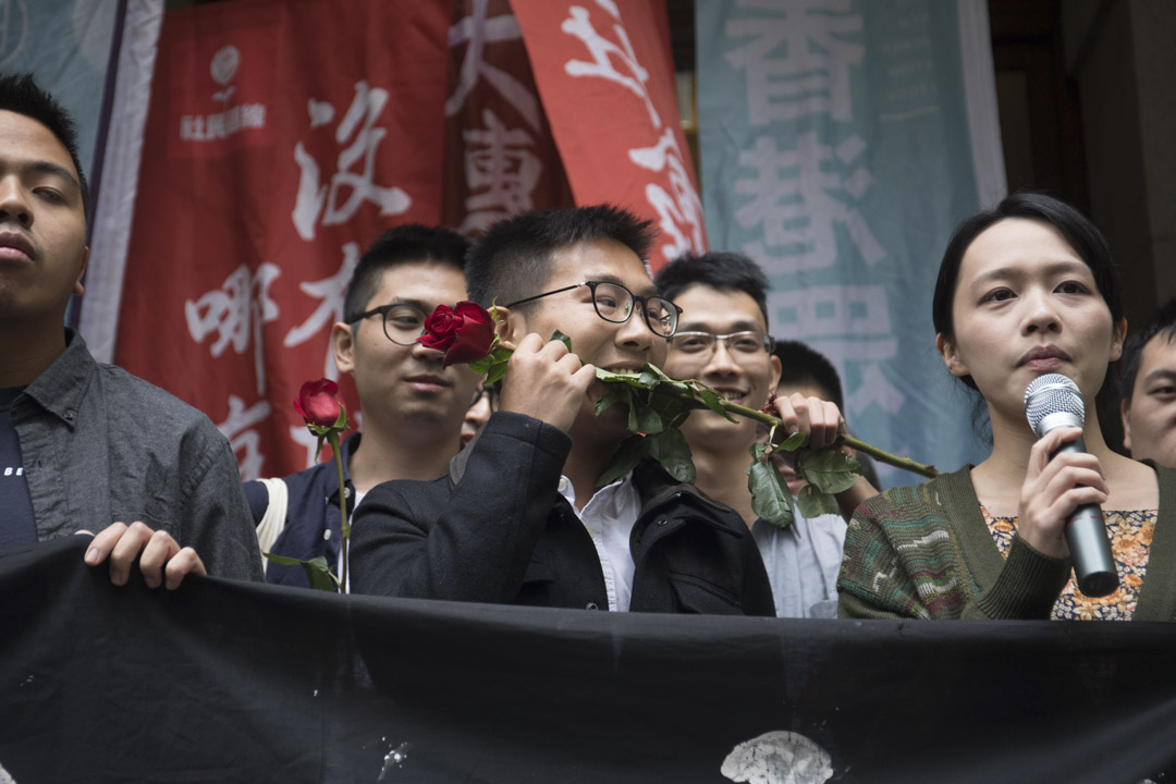 2017年11月24日,反新界东北拨款冲击立法会案,社民连的黄浩铭获终审法院批准保释等候上诉。