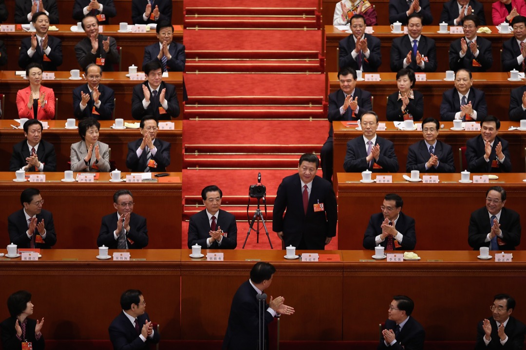 改革开放的四十年,确实要分成前35年和后5年来看,2013年新任新任领导人上台后可以说是一个分水岭,发生了明显的变化。图为2013年第十二届全国人民代表大会,选出习近平为国家主席及国家中央军委主席。