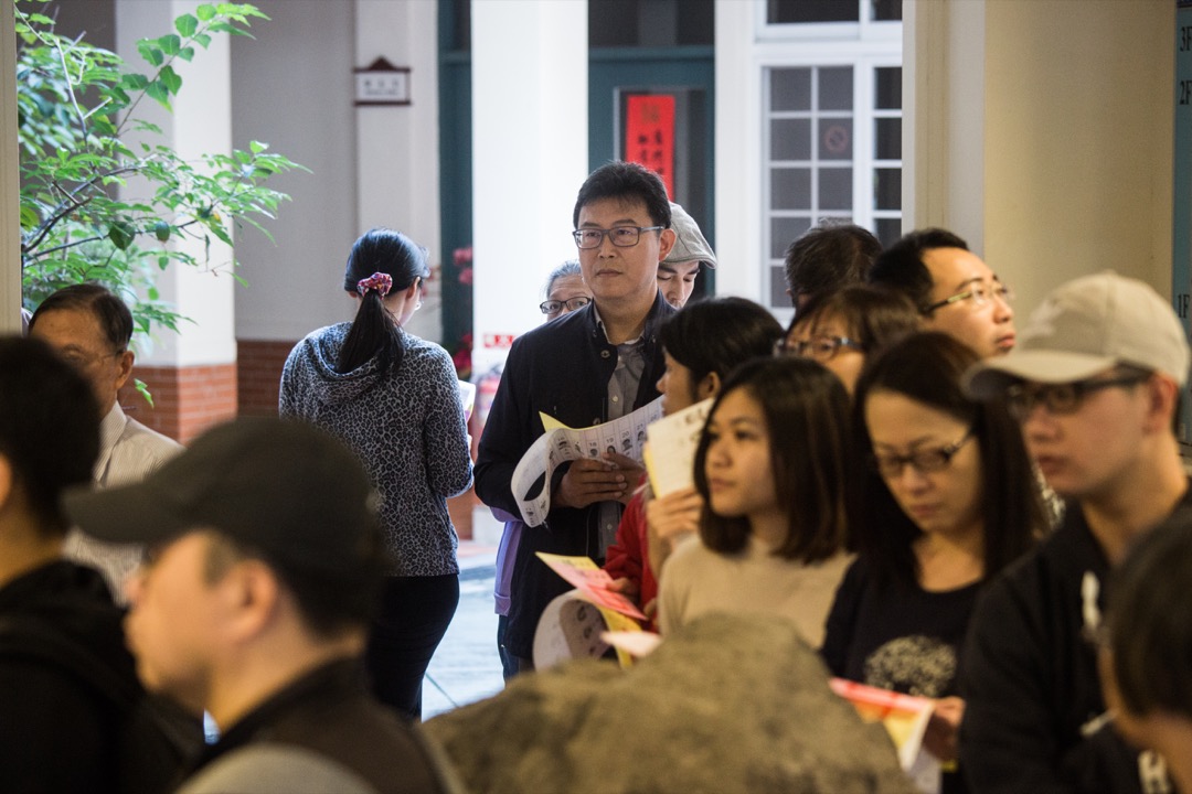 2018年11月24日,台灣舉行地方選舉,市民到票站投票。