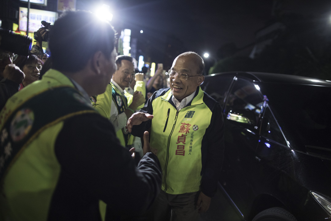 民进党新北市长候选人苏贞昌,期待藉著“老县长”过去的执政成绩和苏本人的干练形象打动选民。