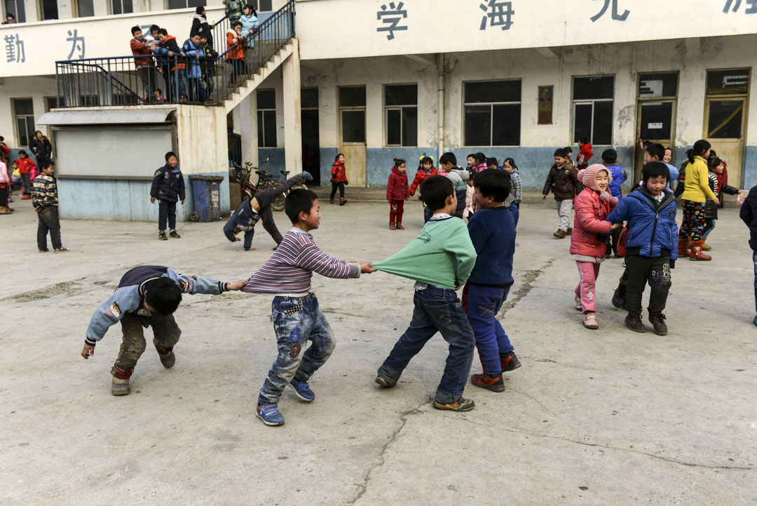据新公民计划统计,2014年,北京非京籍学生招生减少两万人次,流动儿童的数量也从2004年的10万人骤降至2018年5万多人。图为2014年,北京市昌平区的一所打工子弟学校。