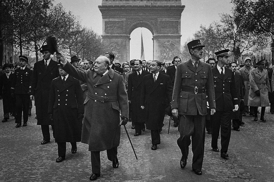1944年11月11日,英国首相温斯顿丘吉尔和戴高乐将军于法国巴黎。