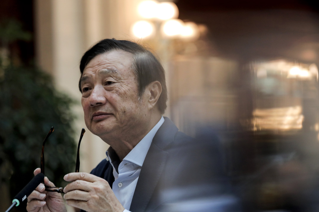 2019年1月15日,深圳,華為創始人兼首席執行官任正非在當日舉行的圓桌會議上與媒體聊天。
