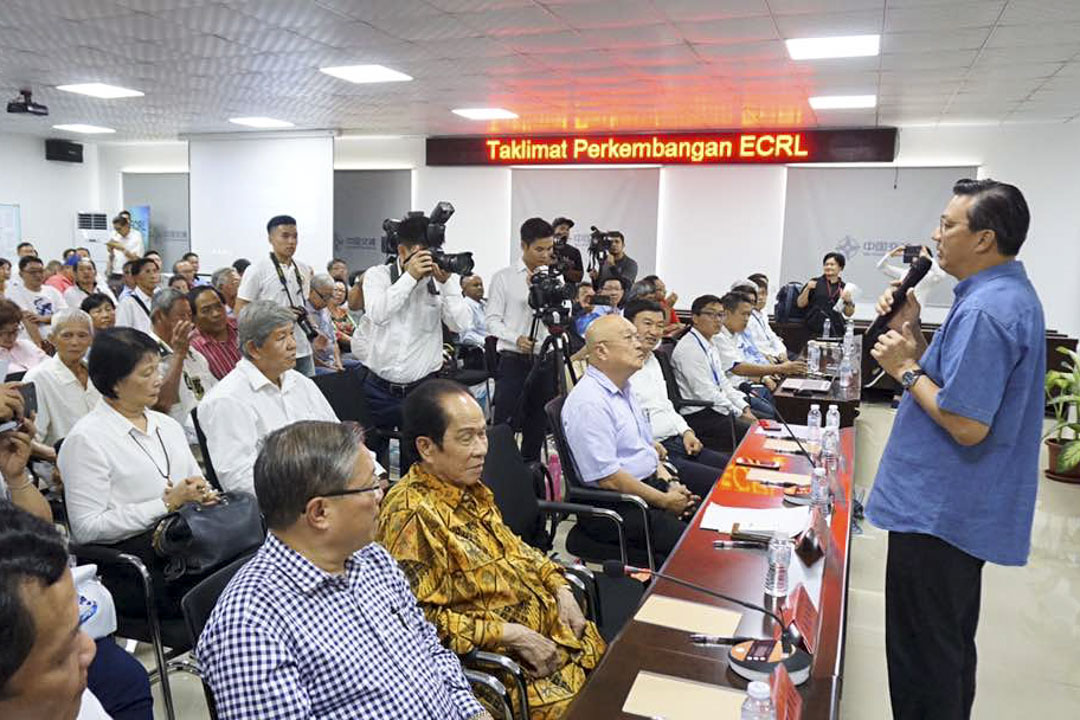 东铁文冬站工程进展华团汇报会,前马华总会长,及交通部长廖中莱为华团做汇报。