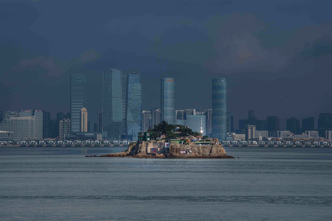 台湾小金门外的狮屿,对岸为中国厦门市。