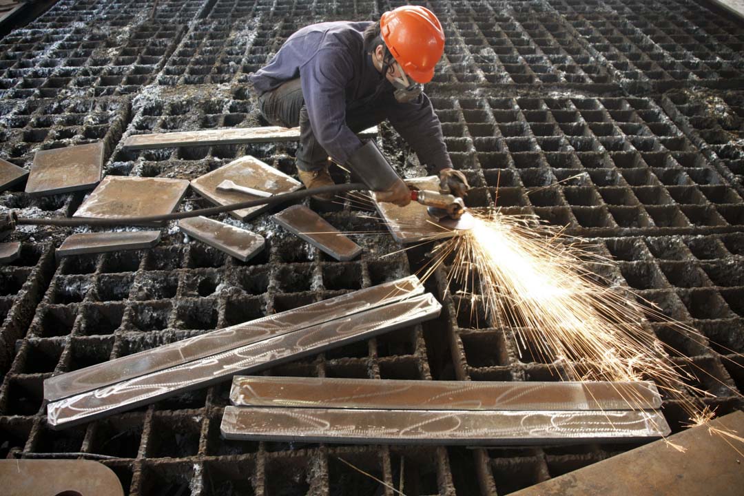 河北共有700多家涉鋼企業，截至2015年，鋼鐵工業主營收入完成9793.4億元，鋼鐵產量連續14年全國第一。