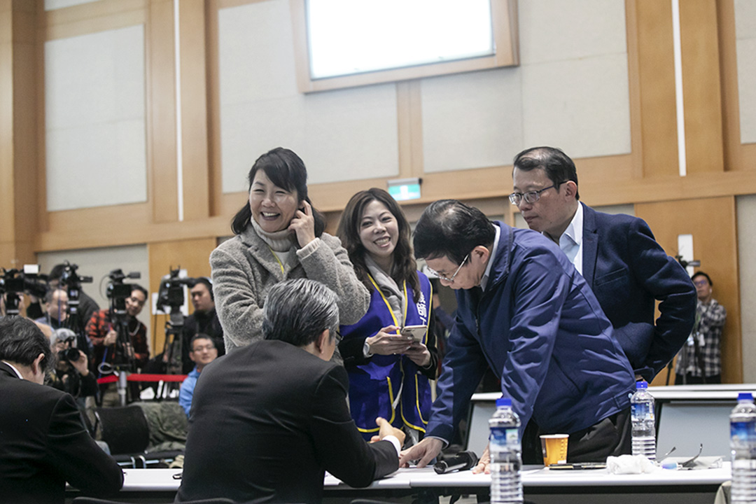 歷經五日罷工、多次協商未果，機師工會於2月12日拋出震撼彈，要求華航資方、交通部於13日凌晨一點「疲勞時間」進行「疲勞協商」，解決雙方對於「疲勞航班」的認知歧異。