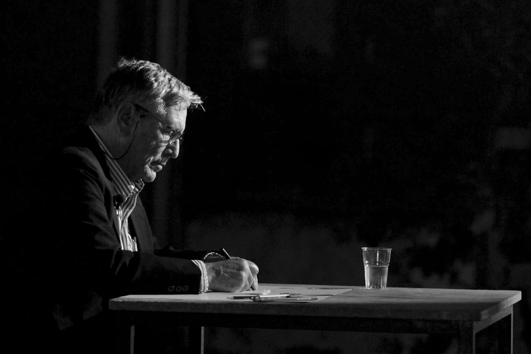 阿莫司·奥兹( Amos Oz)。