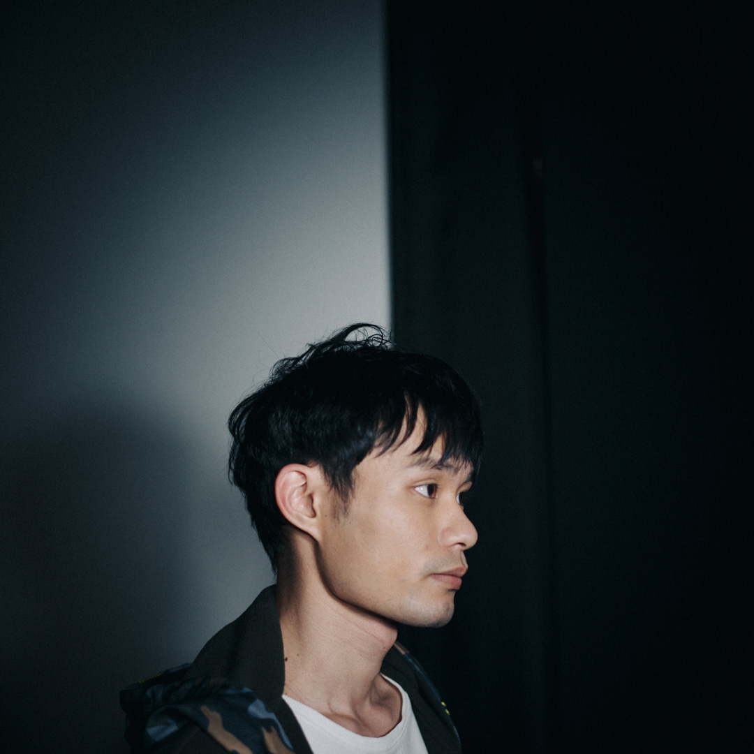 拍电影前,赖宇恒饰演了三年富士康的“张全蛋”,网民对他23年的人生没有太大兴趣,网络上几乎没有一个正经的访问关于“赖宇恒的人生”。