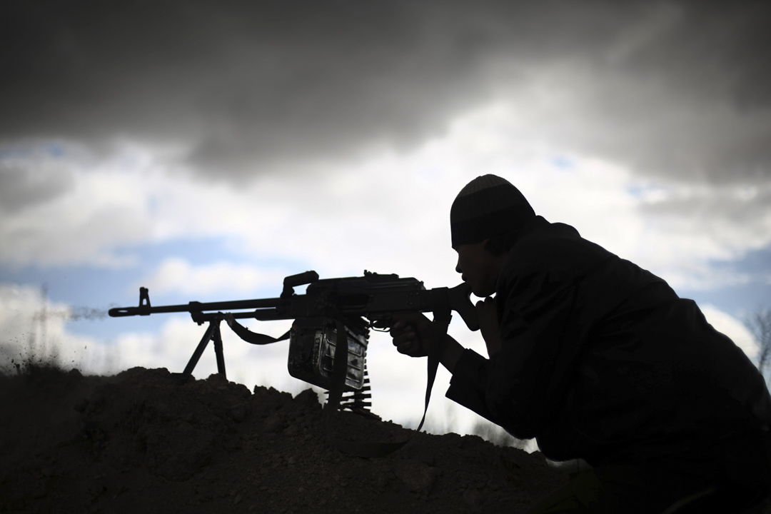 叙利亚反政府组织Jaish al-Islam成员与政府军发生冲突。