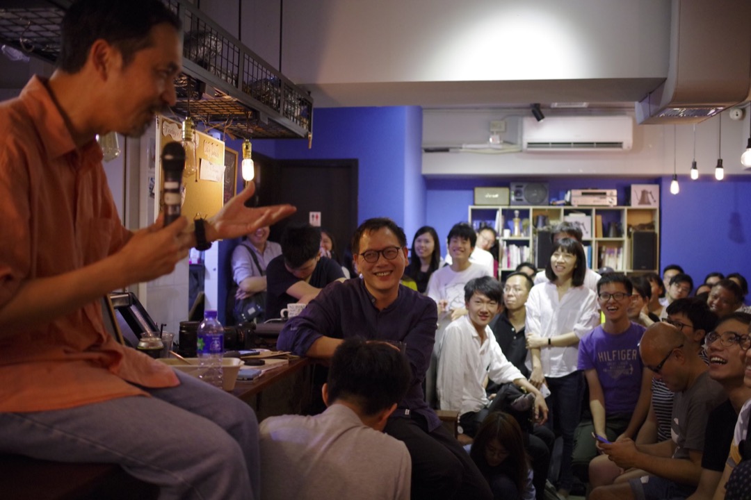 过去八年,我们在中大办了许多类似的文化活动,例如博群花节和电影节、思托邦思想讲座系列等。至于北角Brew Note咖啡馆的文化沙龙,则是这两年我做的另一个文化实验。每个月邀请一位讲者,在狭窄拥挤的小店,和大家做深入的思想对话。