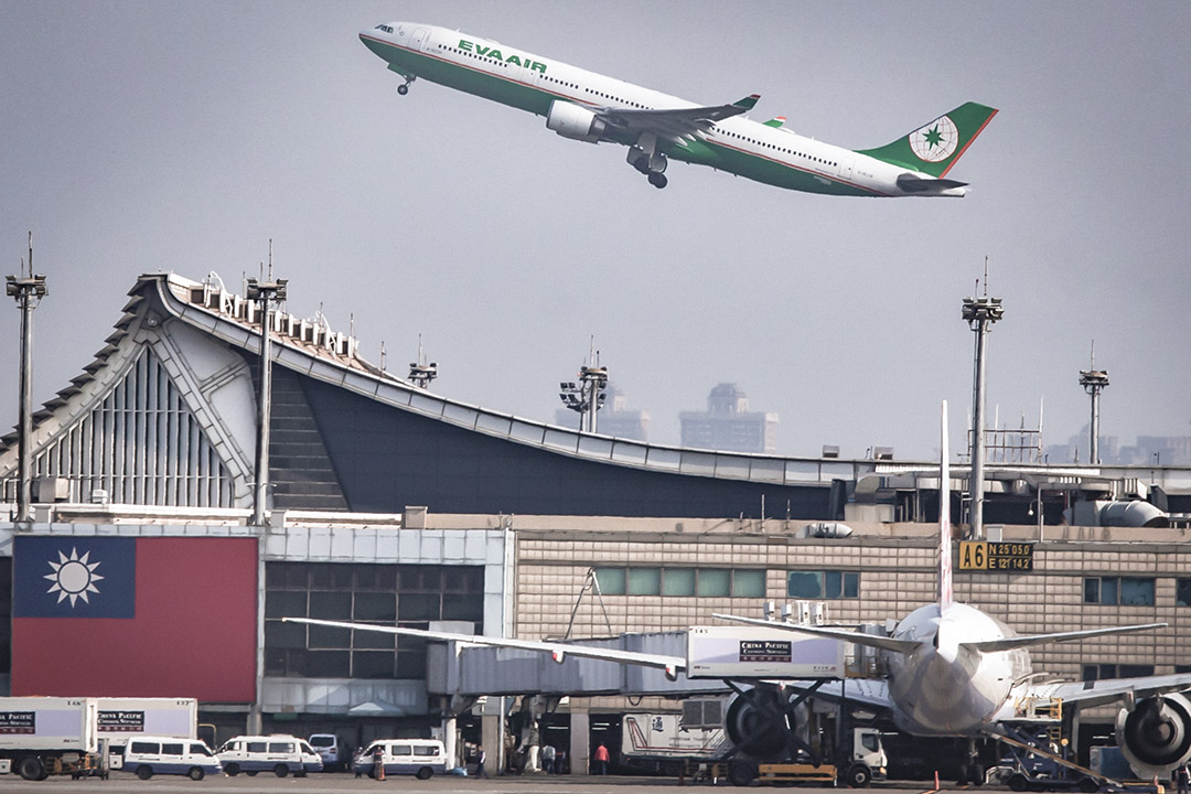 桃園國際機場的長榮航空飛機。