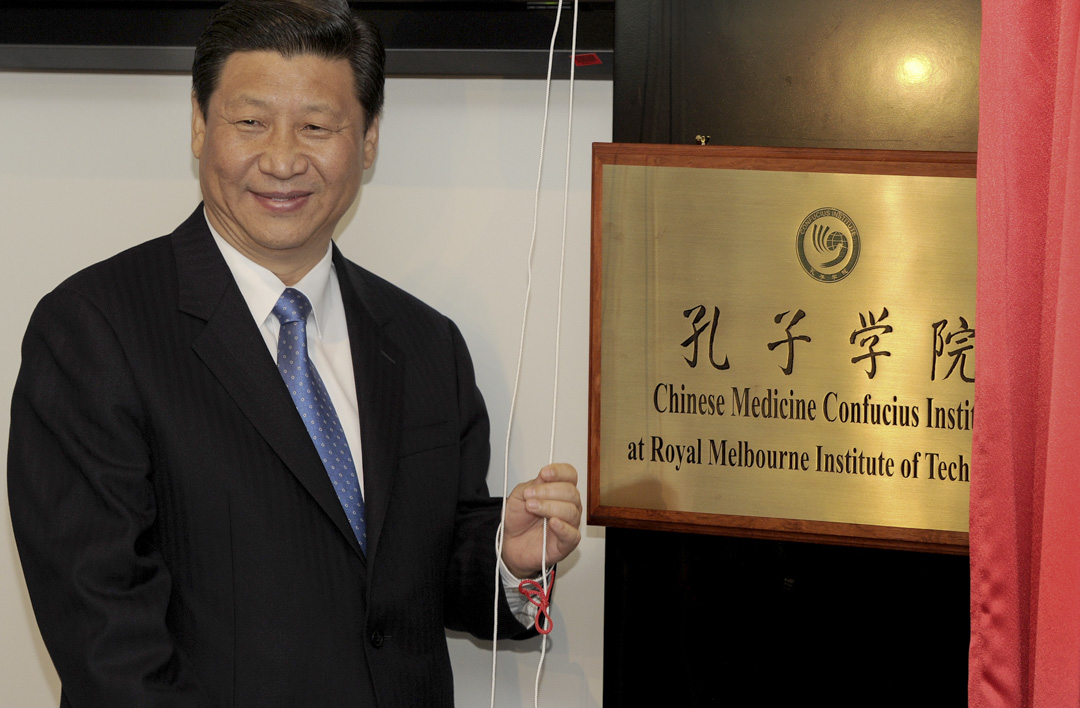 2010年6月20日,时任国家副主席的习近平为墨尔本皇家理工大学开设的澳大利亚第一孔子学院揭幕。