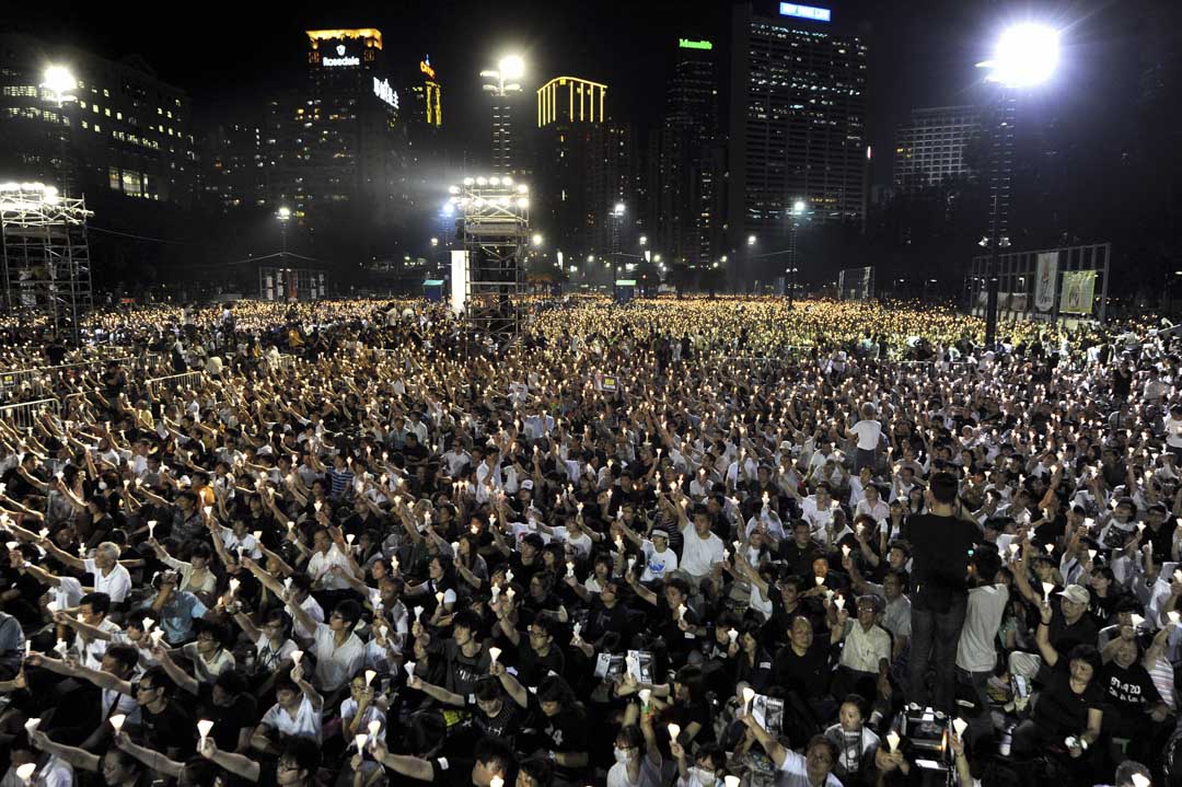 2009年,六四踏入二十周年,一些評論人開始把香港形容為「中國的良心」,廿周年有個很特獨的論述出現,就是不只紀念六四本身,也紀念香港人對六四的紀念。價值化的過程再次出現,把晚會的意涵從紀念提升到長久的堅持。