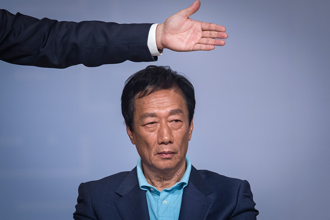 2019年4月30日,台北“突破困境・迎接挑战——重振台湾竞争力会议”,郭台铭在圆桌论坛台上。