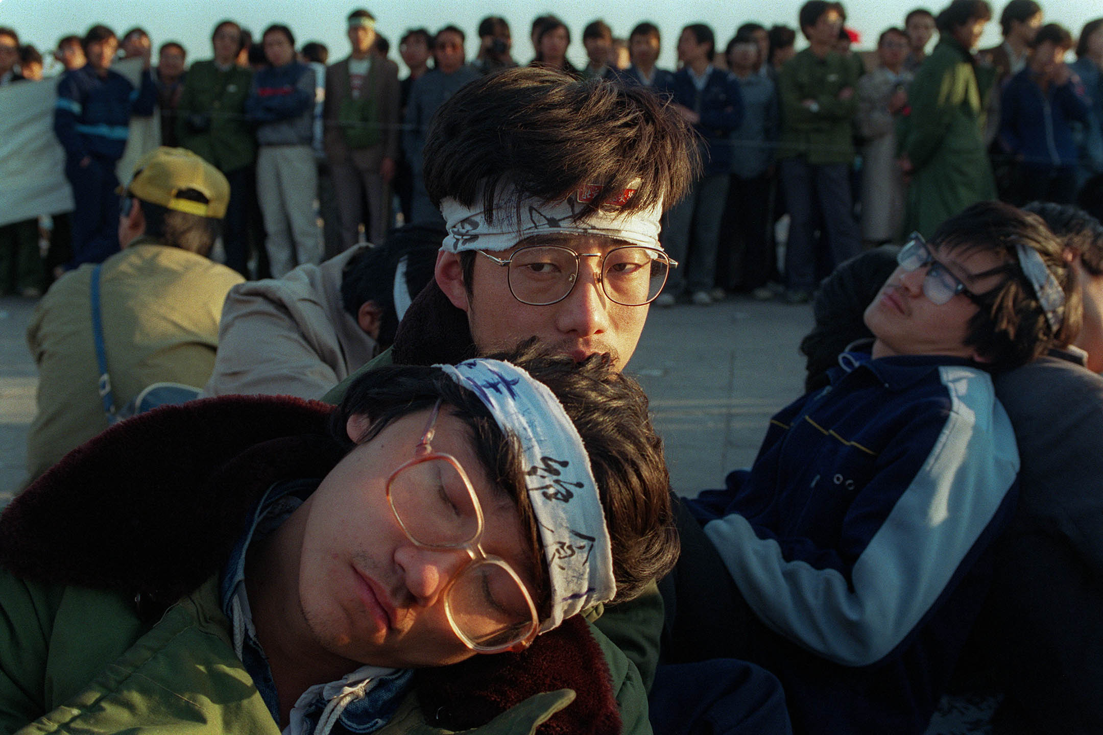 1989年5月14日,数百名北京大学生在天安门广场发起绝食以抗议中国政府。
