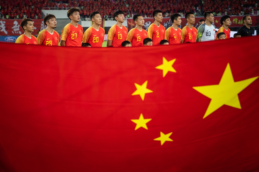 一直以来,足球都是紧密关乎中国国家形象的运动,参加世界杯意味着国家富强、经济繁荣、民众对国家认同度高。