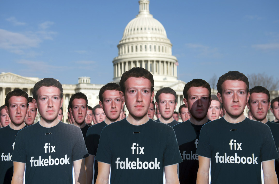 2018年3月，facebook被揭發曾經讓大數據公司「劍橋分析」（Cambridge Analytica）在未經用戶同意及授權下收集約5,000萬用戶的個人資料。