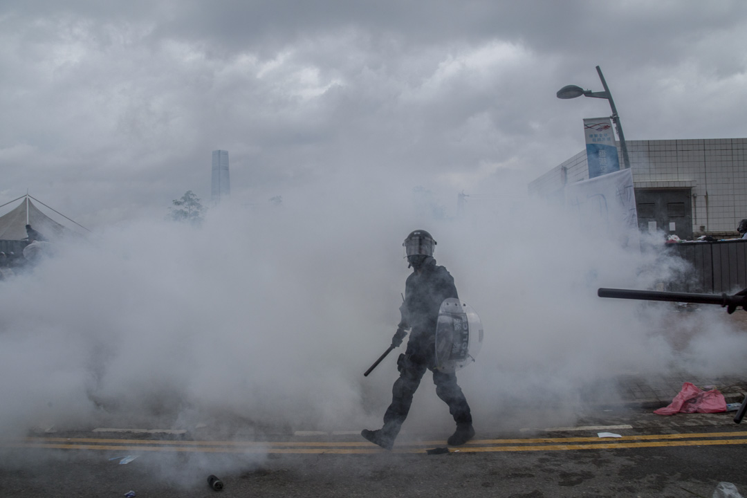 2019年6月12日，一名防暴警察在金钟龙和道清埸。