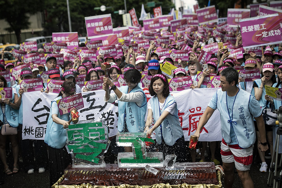 2019年6月4日,桃園市空服員職業工會舉行「台灣工人拚民主、長榮空服爭尊嚴」大遊行。